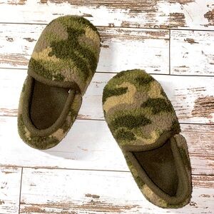 Wonder Nation | Camo Slippers